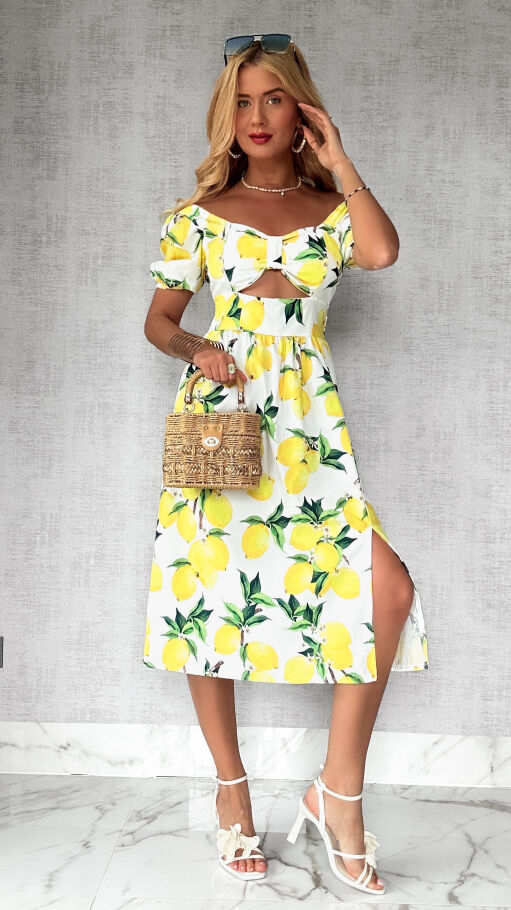 Biała sukienka w cytryny z modnym dekoltem - P742A