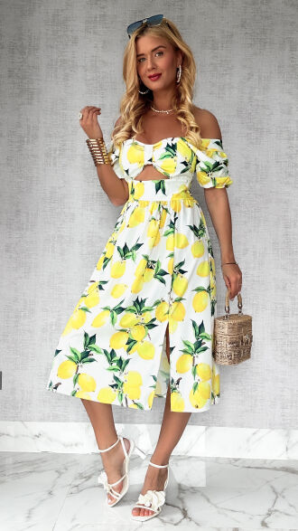 Biała sukienka w cytryny z modnym dekoltem - P742A
