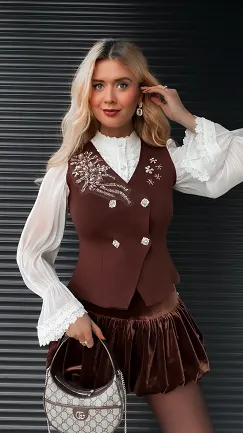 Elegancka dzianinowa kamizelka zapiana na butony ONE SIZE brązowa - R371A