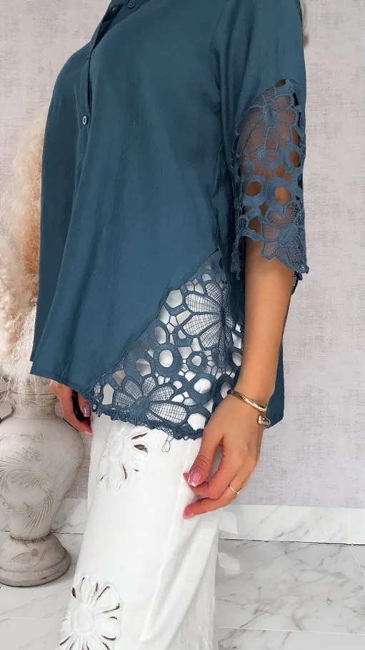 Idealna wiosenna koszula zdobiona koronką ONE SIZE navy - R885