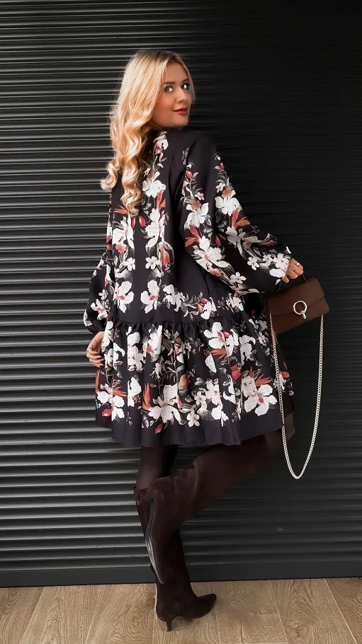 Czarna bawełniana sukienka w kwiaty z wiązanym dekoltem OVERSIZE - R161