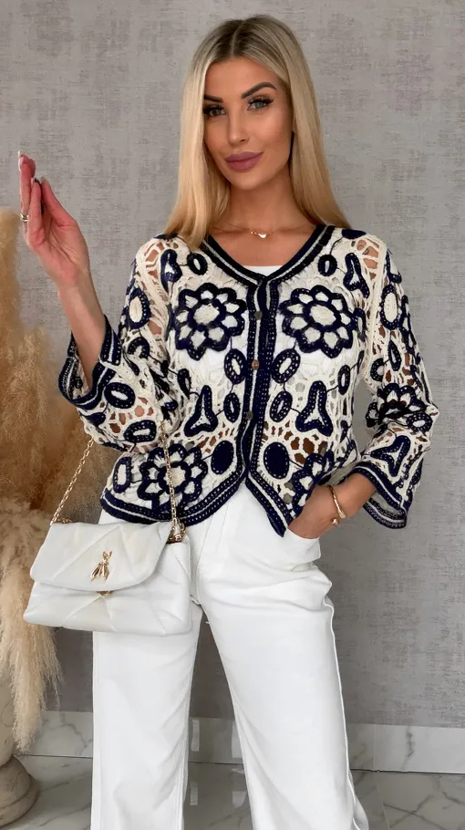 Ażurowy szydełkowy sweter zapinany na guziki ONE SIZE - R658