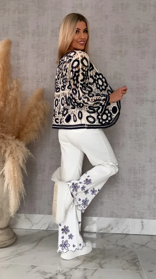 Ażurowy szydełkowy sweter zapinany na guziki ONE SIZE - R658