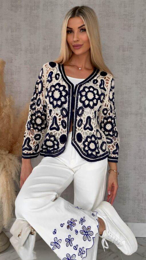 Ażurowy szydełkowy sweter zapinany na guziki ONE SIZE - R658