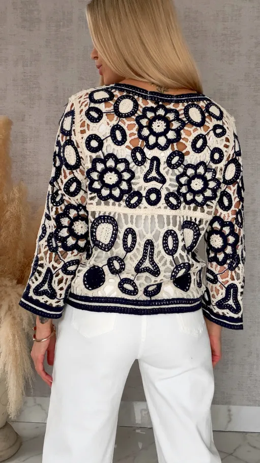 Ażurowy szydełkowy sweter zapinany na guziki ONE SIZE - R658