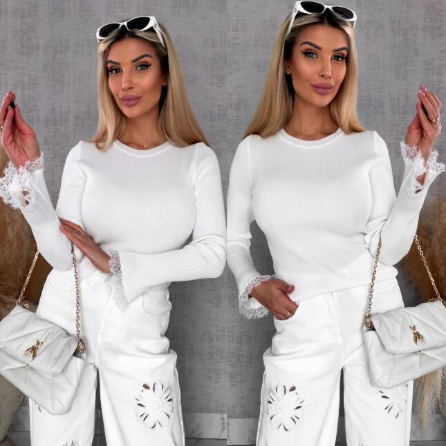 Oryginalna bluzka z dzwonkami i koronką na rękawach ONE SIZE biała - R590