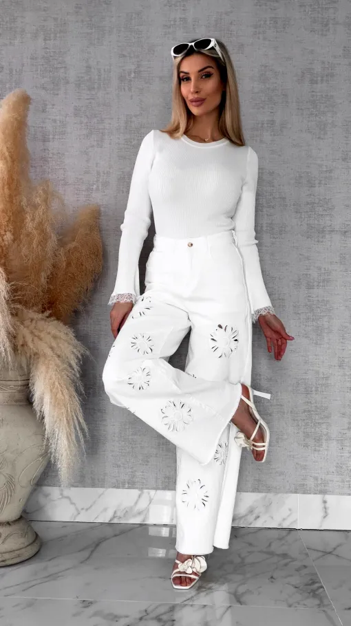 Oryginalna bluzka z dzwonkami i koronką na rękawach ONE SIZE biała - R590