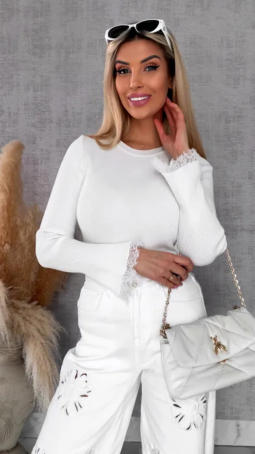 Oryginalna bluzka z dzwonkami i koronką na rękawach ONE SIZE biała - R590
