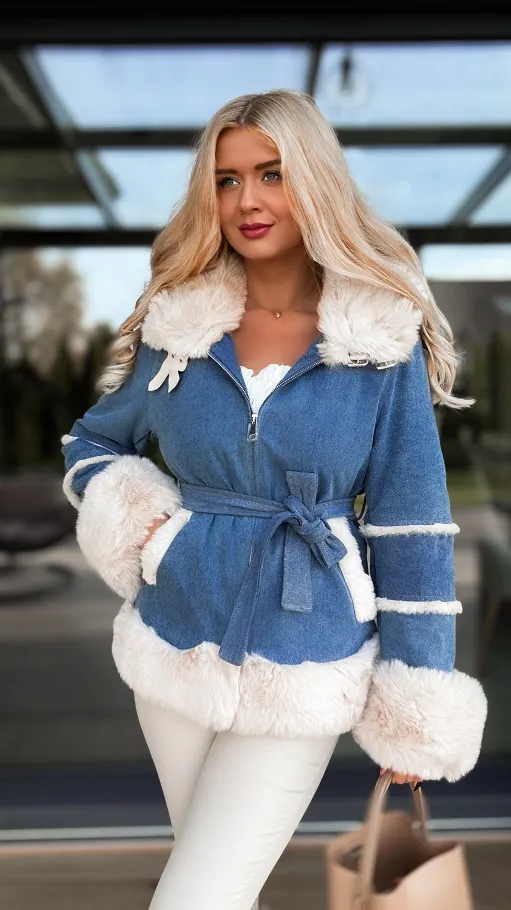 Ocieplana kurtka jeansowa z jasnym futerkiem BLUE JEANS - R210