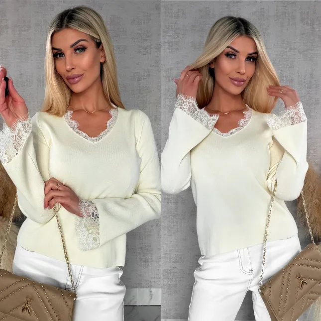 Wiosenna dzianinowy bluzka z koronką i dzwonami ONE SIZE ecru - R681A