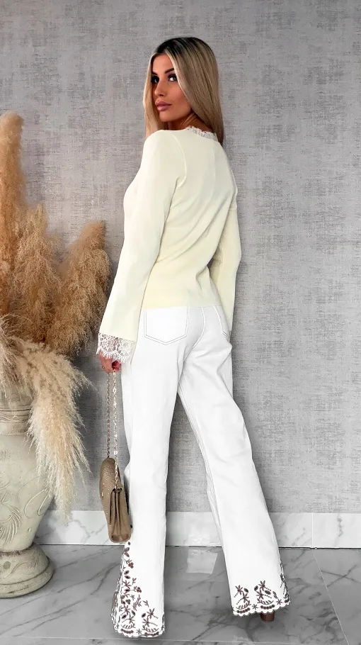 Wiosenna dzianinowy bluzka z koronką i dzwonami ONE SIZE ecru - R681A