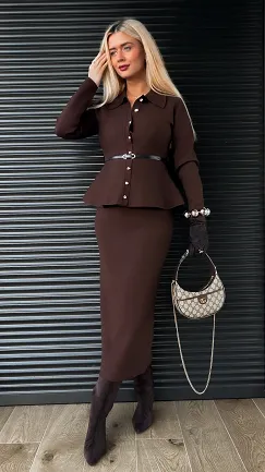 Klasyczny elegancki komplet dzianinowy sweter + spódnica ONE SIZE czekolada - R325
