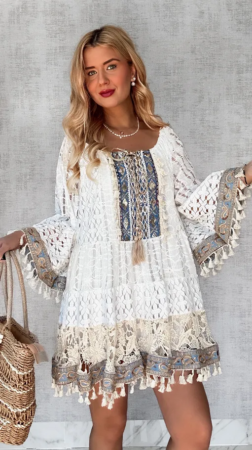 Modna biała BOHO sukienka z niebieskimi dodatkami ONE SIZE - P689