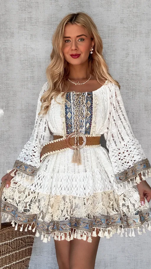 Modna biała BOHO sukienka z niebieskimi dodatkami ONE SIZE - P689