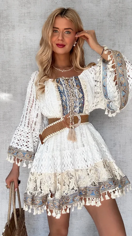 Modna biała BOHO sukienka z niebieskimi dodatkami ONE SIZE - P689