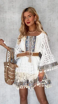Modna biała BOHO sukienka z niebieskimi dodatkami ONE SIZE - P689