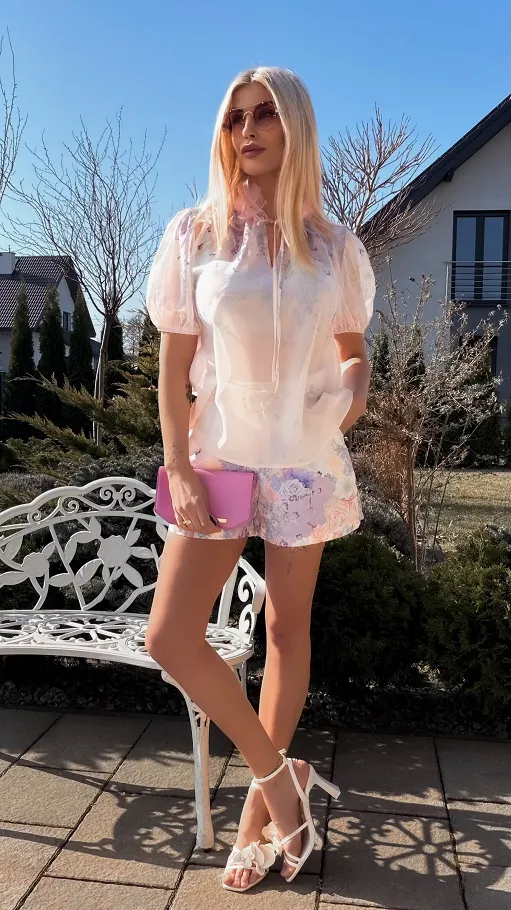 Oryginalny fioletowy komplet w kwiaty bluzka mgiełka + spodenki - R787