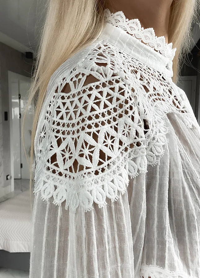 Elegancka bluzka koszulowa z koronką BIAŁA - M912