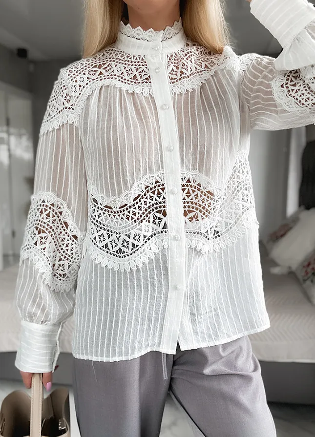 Elegancka bluzka koszulowa z koronką BIAŁA - M912