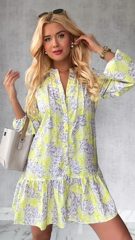 Sukienka w delikatne żółte i fioletowe kwiaty - P382