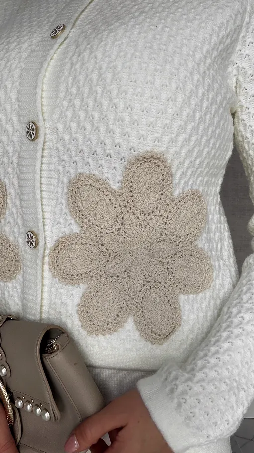 Super wiosenny sweter ECRU zapinany na guziki ONE SIZE - R764