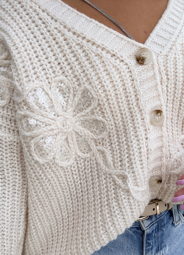 Ekskluzywny sweter na guziki zdobiony kwiatami i cekinami ECRU - M596