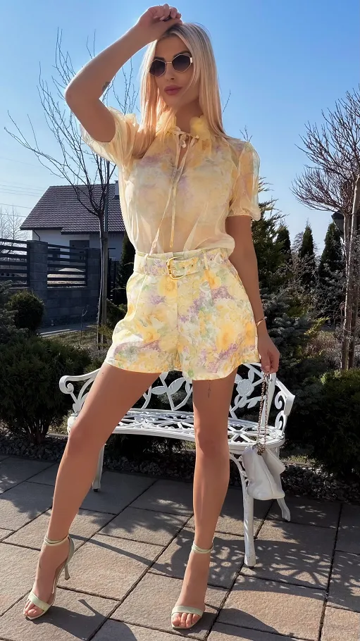 Oryginalny żółty komplet w kwiaty bluzka mgiełka + spodenki - R787A