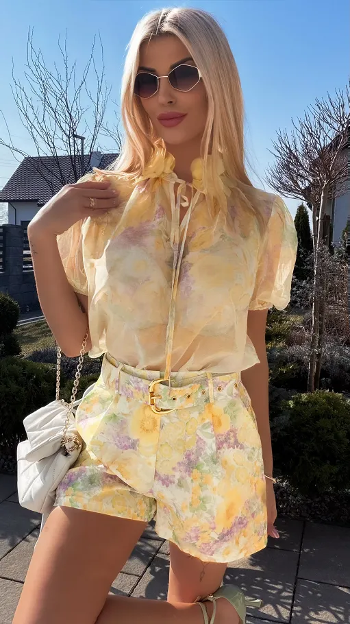 Oryginalny żółty komplet w kwiaty bluzka mgiełka + spodenki - R787A