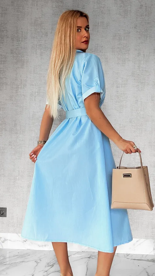 Gładka długa sukienka z paskiem i różą ONE SIZE błękitna - P726A