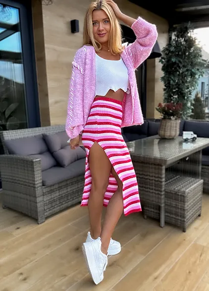 Fantastyczna spódnica z rozcięciem w PASKI pink - M704B