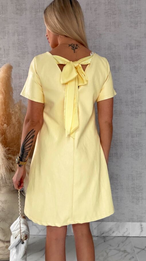 Pastelowa sukienka z eko skóry z wiązaniem ONE SIZE żółta - R544B