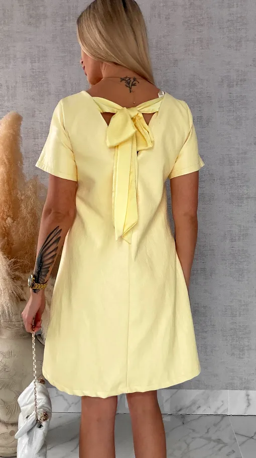Pastelowa sukienka z eko skóry z wiązaniem ONE SIZE żółta - R544B