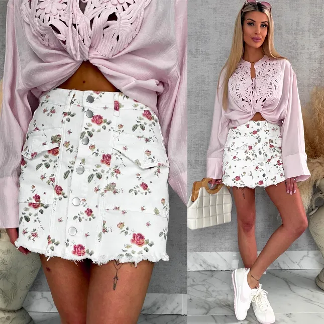 Super elastyczne jeansowe spódnico-spodenki w kwiaty WHITE JEANS - R619