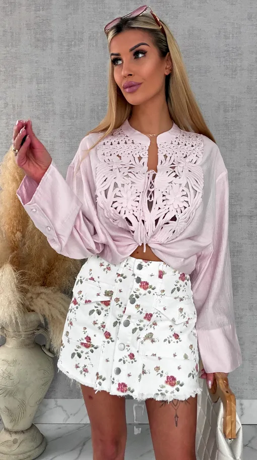 Super elastyczne jeansowe spódnico-spodenki w kwiaty WHITE JEANS - R619