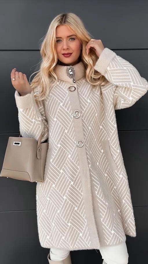 Elegancki płaszcz ALPAKA wzór warkocz ONE SIZE beż - R042A