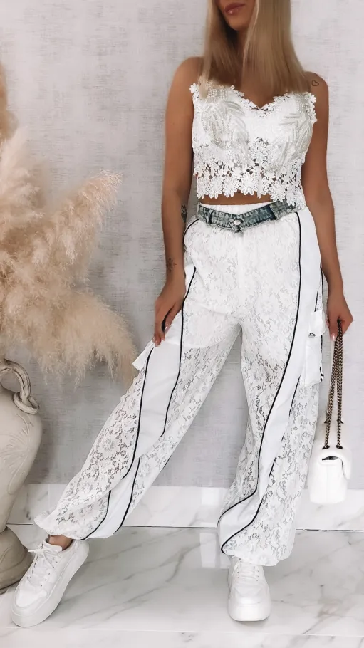 Oryginalne gipiurowe spodnie w stylu bojówki z kieszeniami BIAŁE - R853