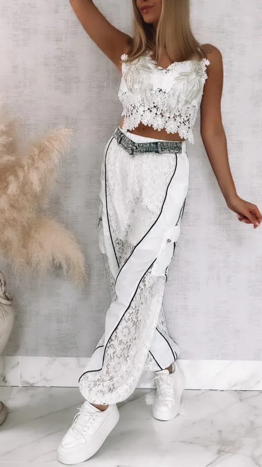 Oryginalne gipiurowe spodnie w stylu bojówki z kieszeniami BIAŁE - R853