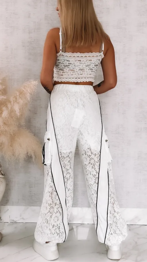 Oryginalne gipiurowe spodnie w stylu bojówki z kieszeniami BIAŁE - R853