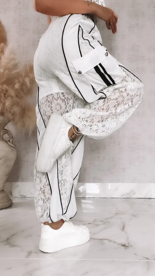 Oryginalne gipiurowe spodnie w stylu bojówki z kieszeniami BIAŁE - R853