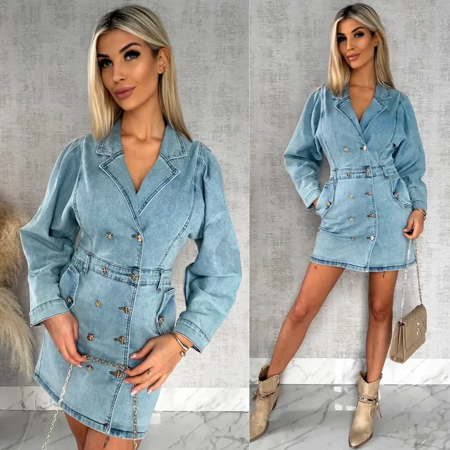 Świetna elastyczna jeansowa sukienka ze złotymi guzikami - R486