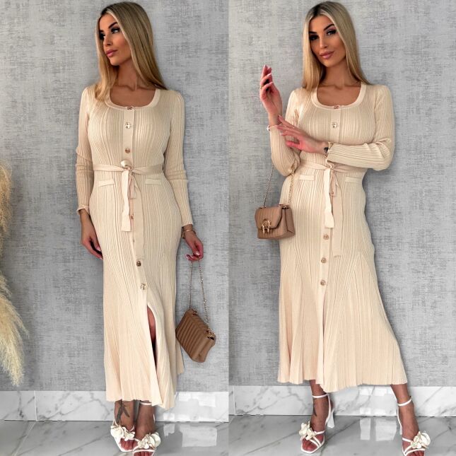 Elegancka maxi dzianinowa sukienka zdobiona złotymi guzikami ONE SIZE - R531