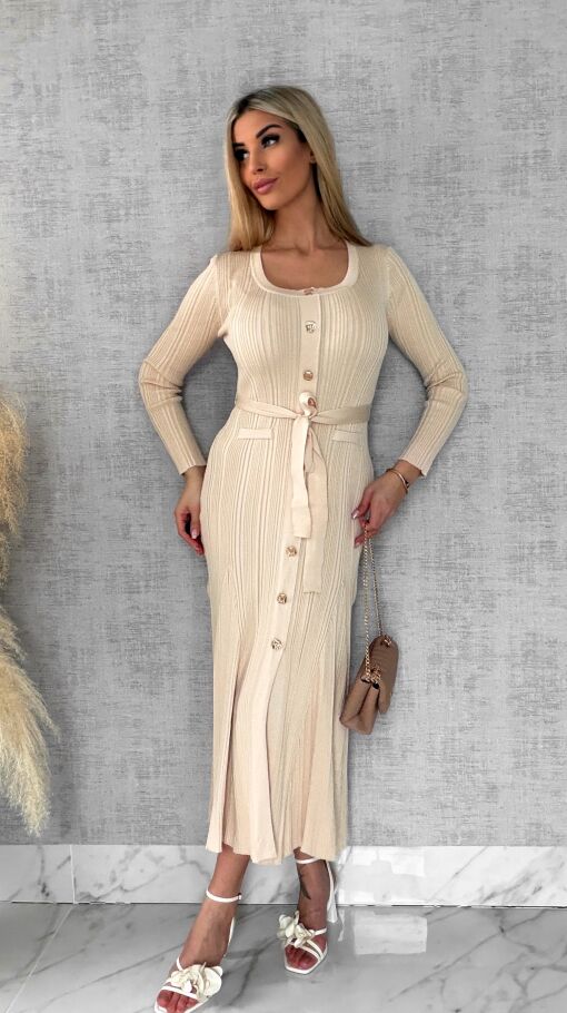 Elegancka maxi dzianinowa sukienka zdobiona złotymi guzikami ONE SIZE - R531