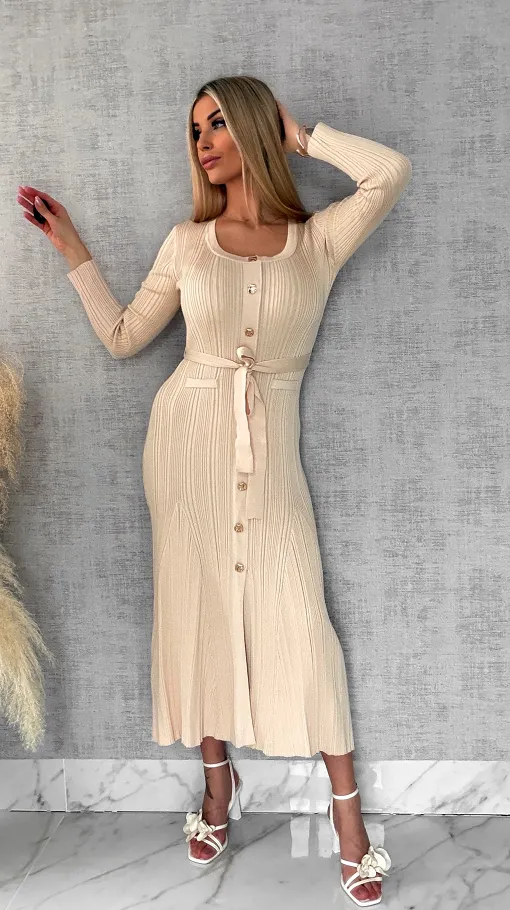 Elegancka maxi dzianinowa sukienka zdobiona złotymi guzikami ONE SIZE - R531