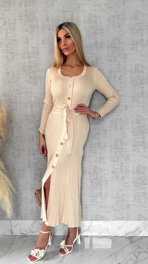 Elegancka maxi dzianinowa sukienka zdobiona złotymi guzikami ONE SIZE - R531