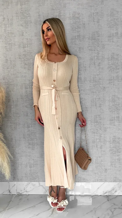 Elegancka maxi dzianinowa sukienka zdobiona złotymi guzikami ONE SIZE - R531