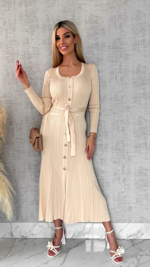 Elegancka maxi dzianinowa sukienka zdobiona złotymi guzikami ONE SIZE - R531