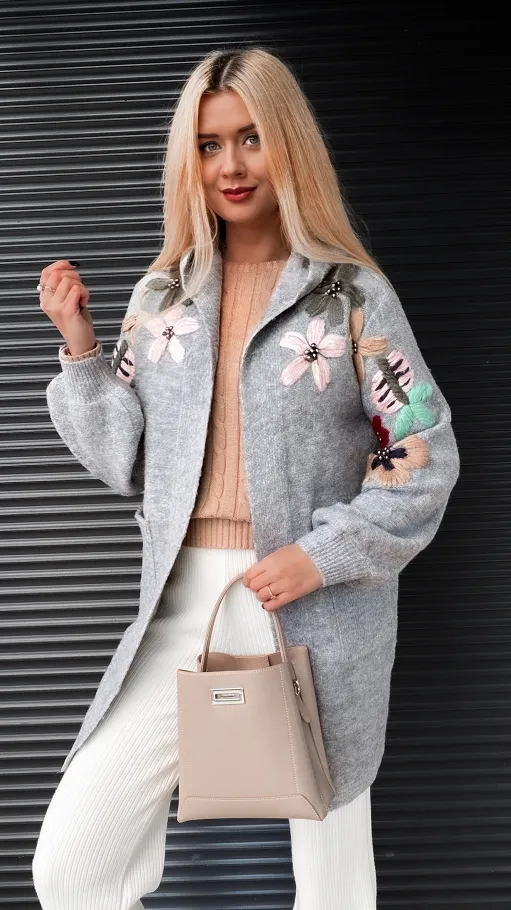 Oryginalny SZARY kardigan z kapturem zdobiony kwiatami ONE SIZE - P952E