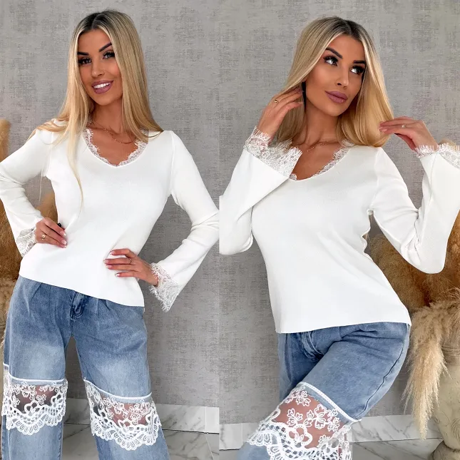 Wiosenna dzianinowy bluzka z koronką i dzwonami ONE SIZE biała - R681C