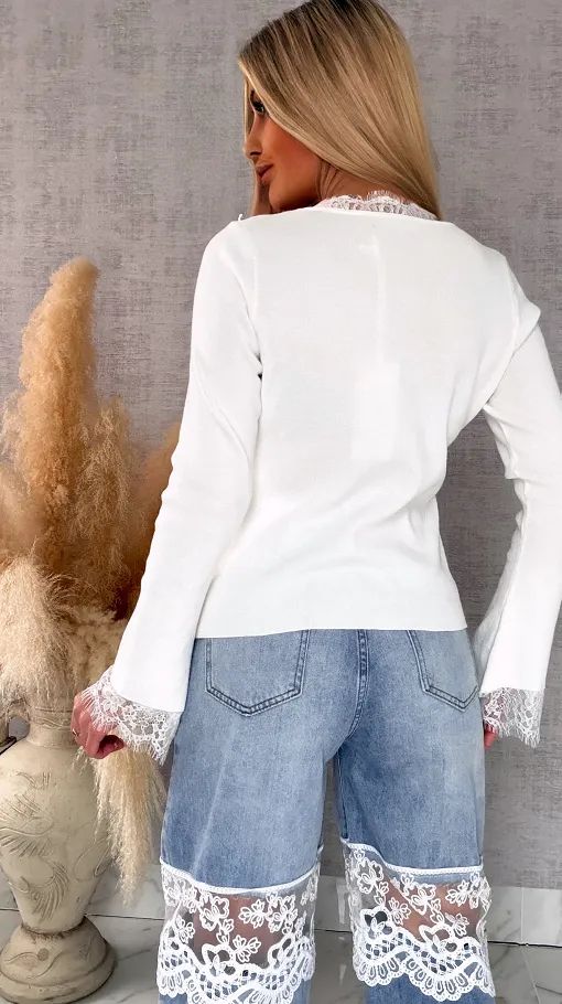 Wiosenna dzianinowy bluzka z koronką i dzwonami ONE SIZE biała - R681C