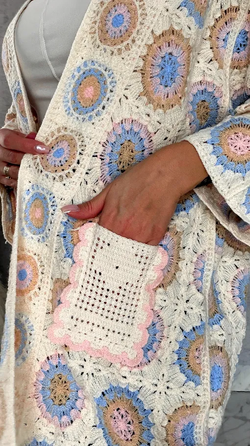 Wiosenna szydełkowa narzutka z kieszeniami ONE SIZE multi kolor - R644A